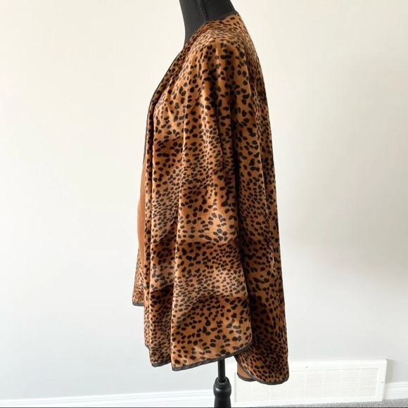 Marallis Collection  Leopard Print Poncho Cape - Picture 2 of 11